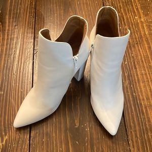 Qupid White Booties